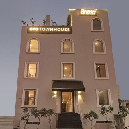 Super Townhouse Amaraa Hotel Near Phoenix Palassio ラクナウ エクステリア 写真