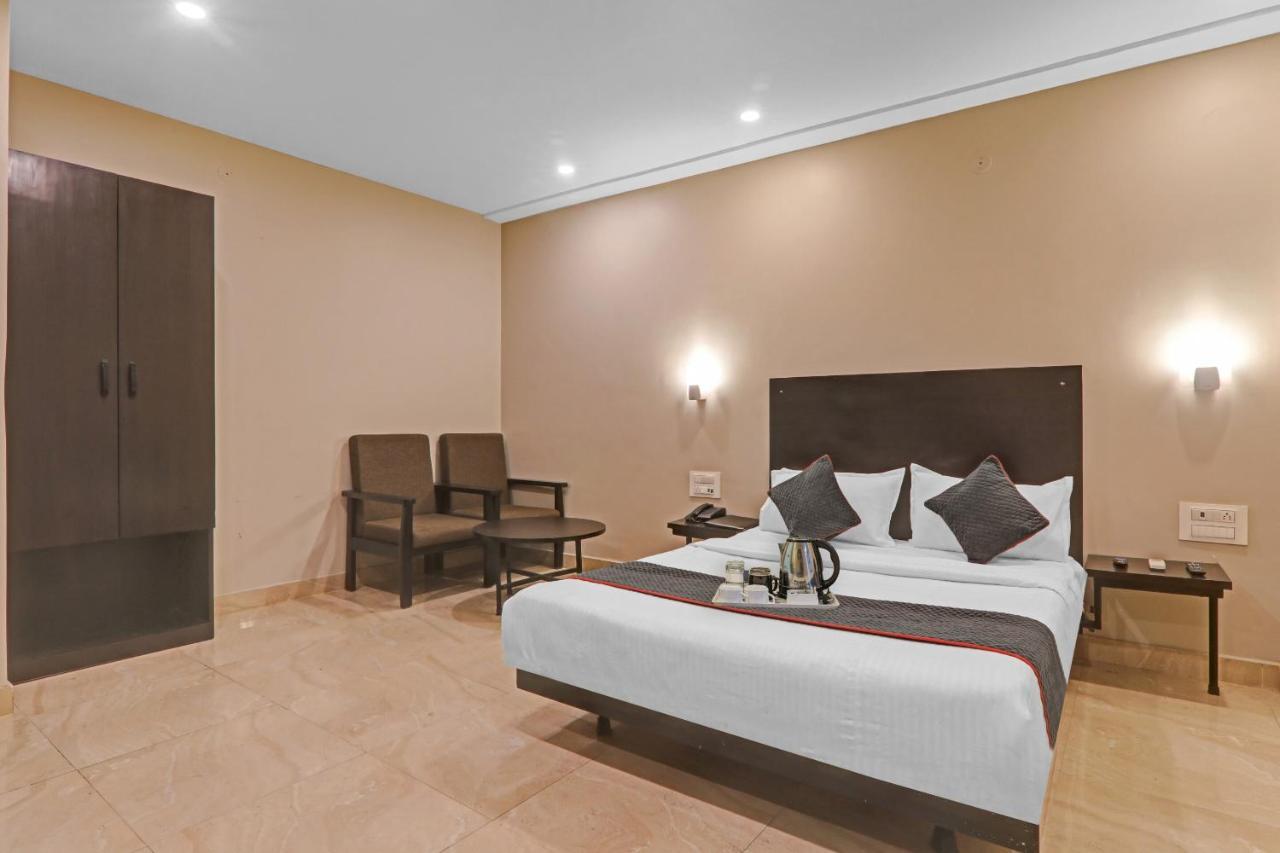Super Townhouse Amaraa Hotel Near Phoenix Palassio ラクナウ エクステリア 写真