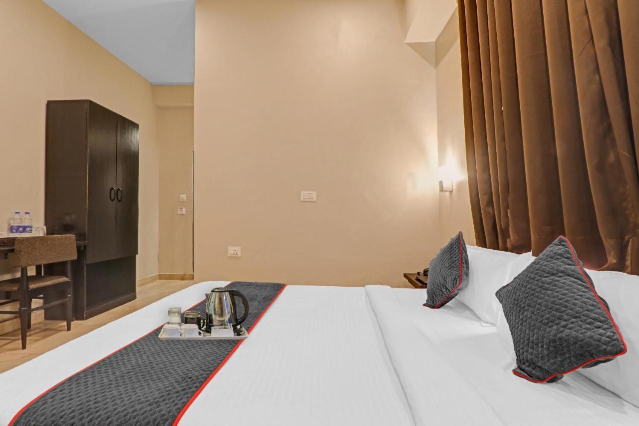 Super Townhouse Amaraa Hotel Near Phoenix Palassio ラクナウ エクステリア 写真