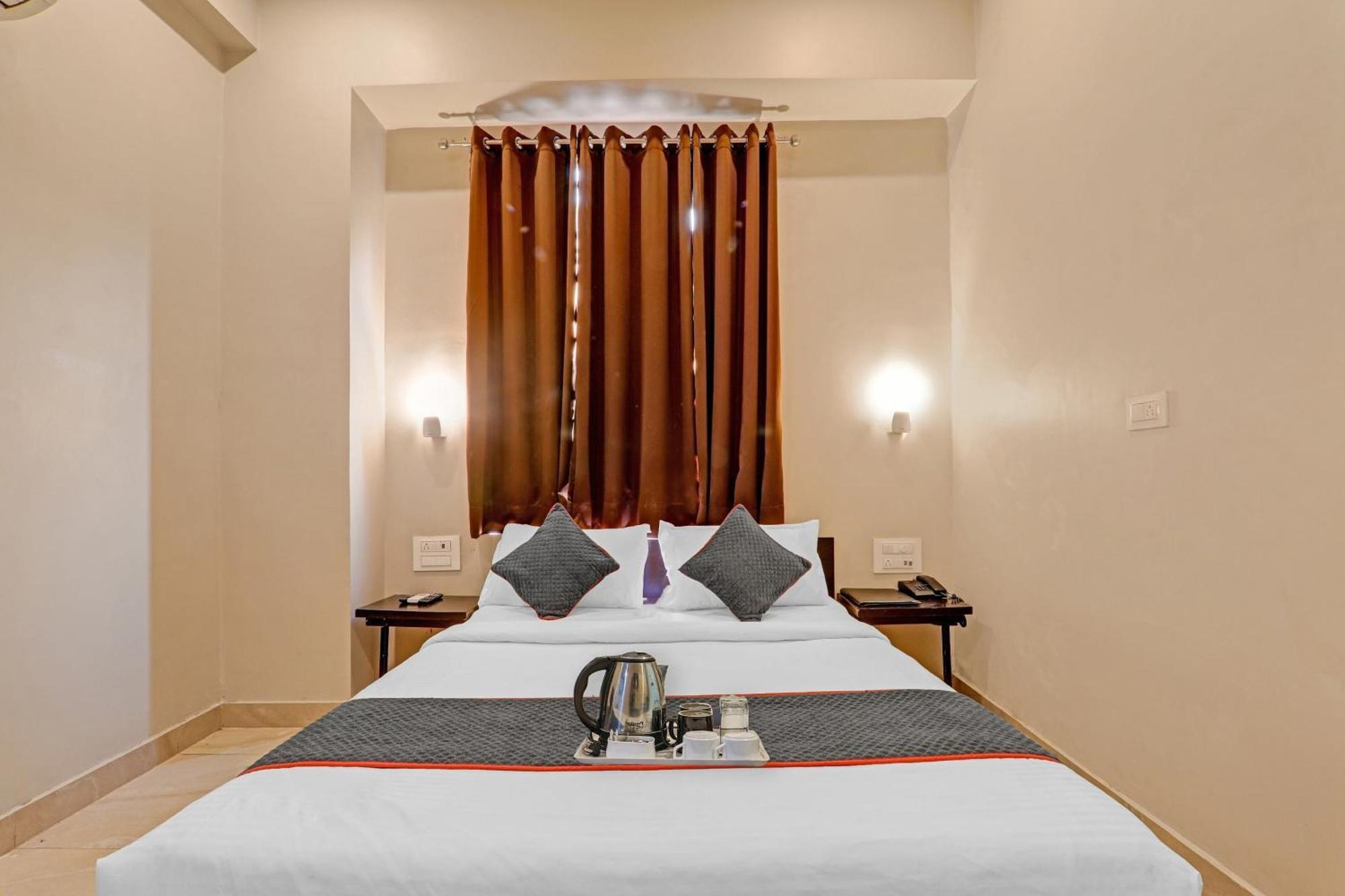 Super Townhouse Amaraa Hotel Near Phoenix Palassio ラクナウ エクステリア 写真