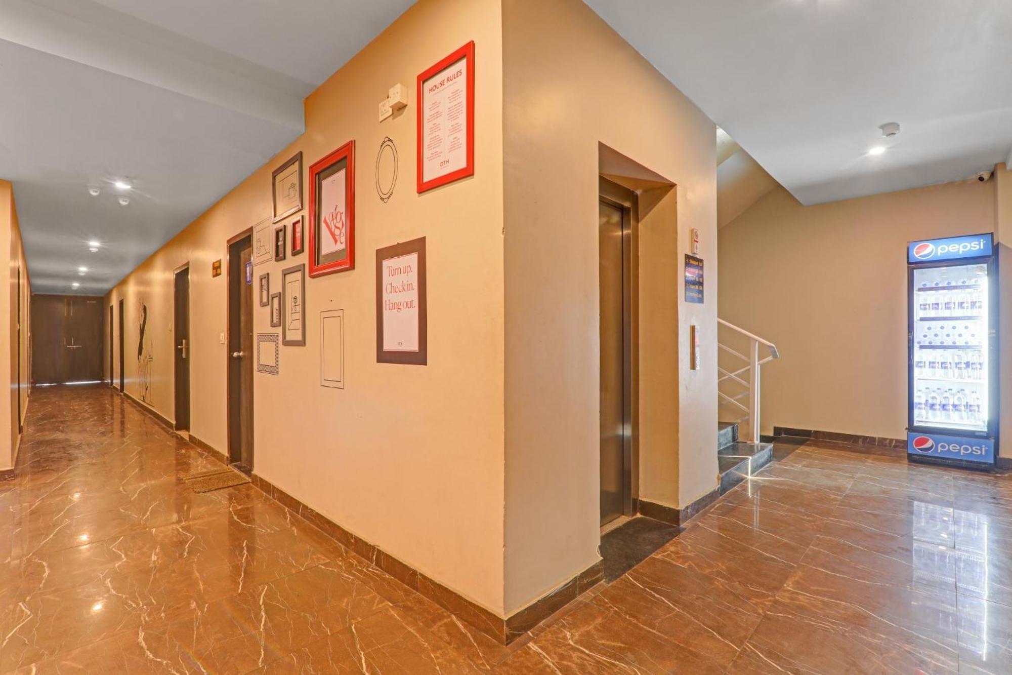 Super Townhouse Amaraa Hotel Near Phoenix Palassio ラクナウ エクステリア 写真