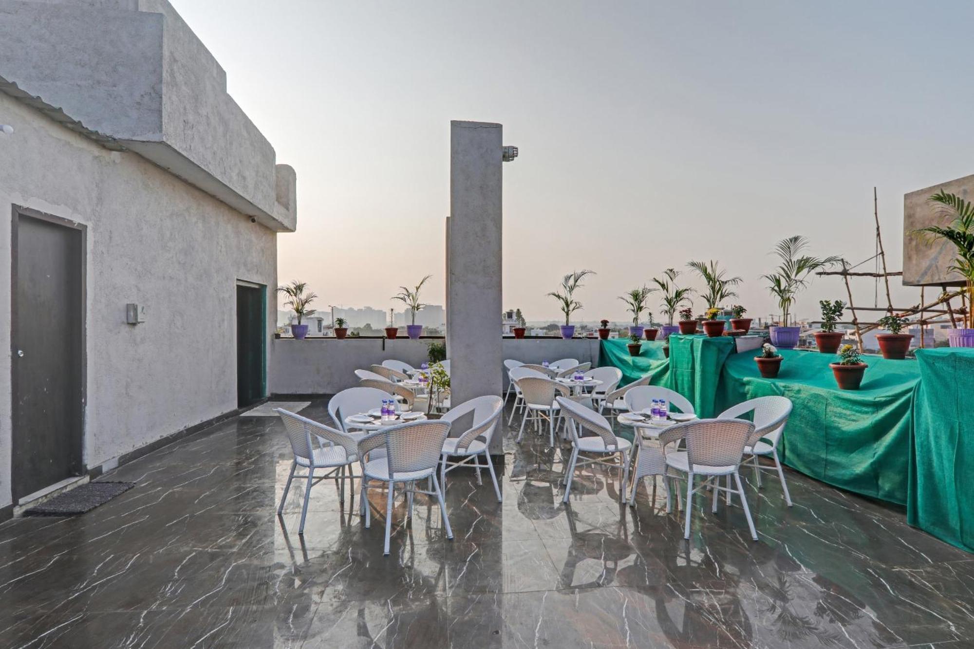 Super Townhouse Amaraa Hotel Near Phoenix Palassio ラクナウ エクステリア 写真