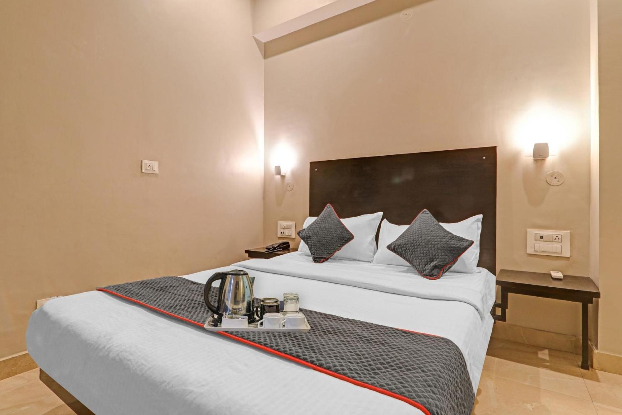 Super Townhouse Amaraa Hotel Near Phoenix Palassio ラクナウ エクステリア 写真