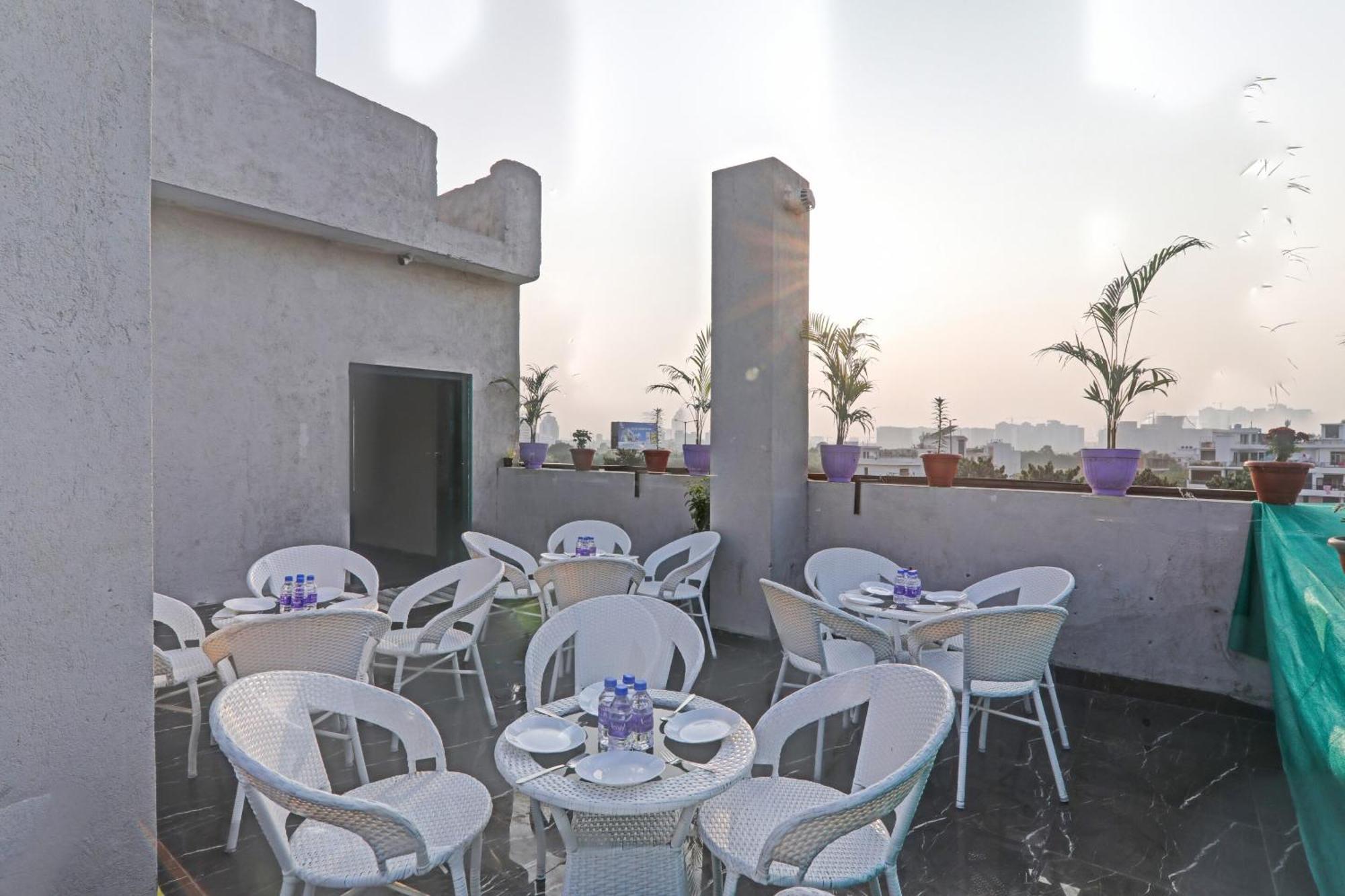 Super Townhouse Amaraa Hotel Near Phoenix Palassio ラクナウ エクステリア 写真