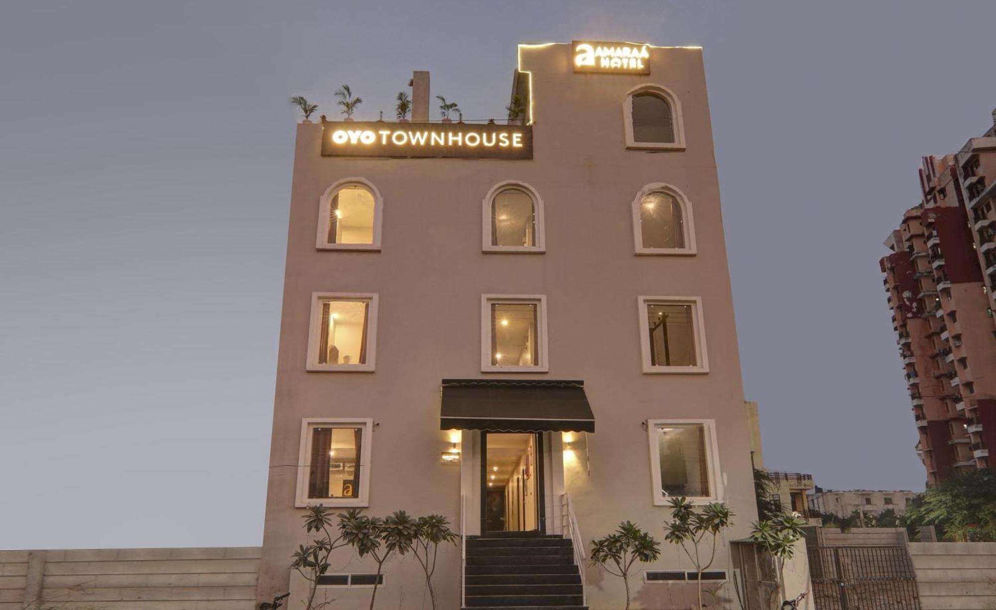 Super Townhouse Amaraa Hotel Near Phoenix Palassio ラクナウ エクステリア 写真